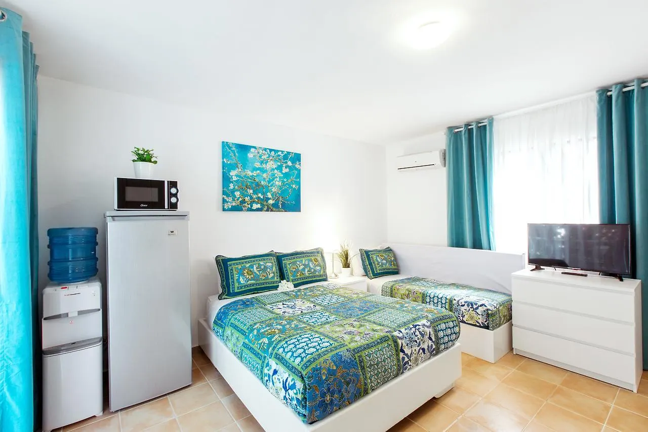 Hotel Fiesta Deluxe Пунта-Кана 4*,