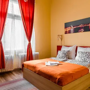 Хостел Goodmo House 